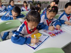<b>动采用“理论宣传+实践操做”的模式</b>