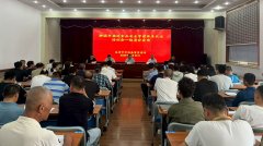 现场参会人员进行了细致解读