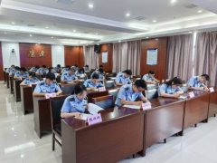 参赛选手分为8组顺次开展示